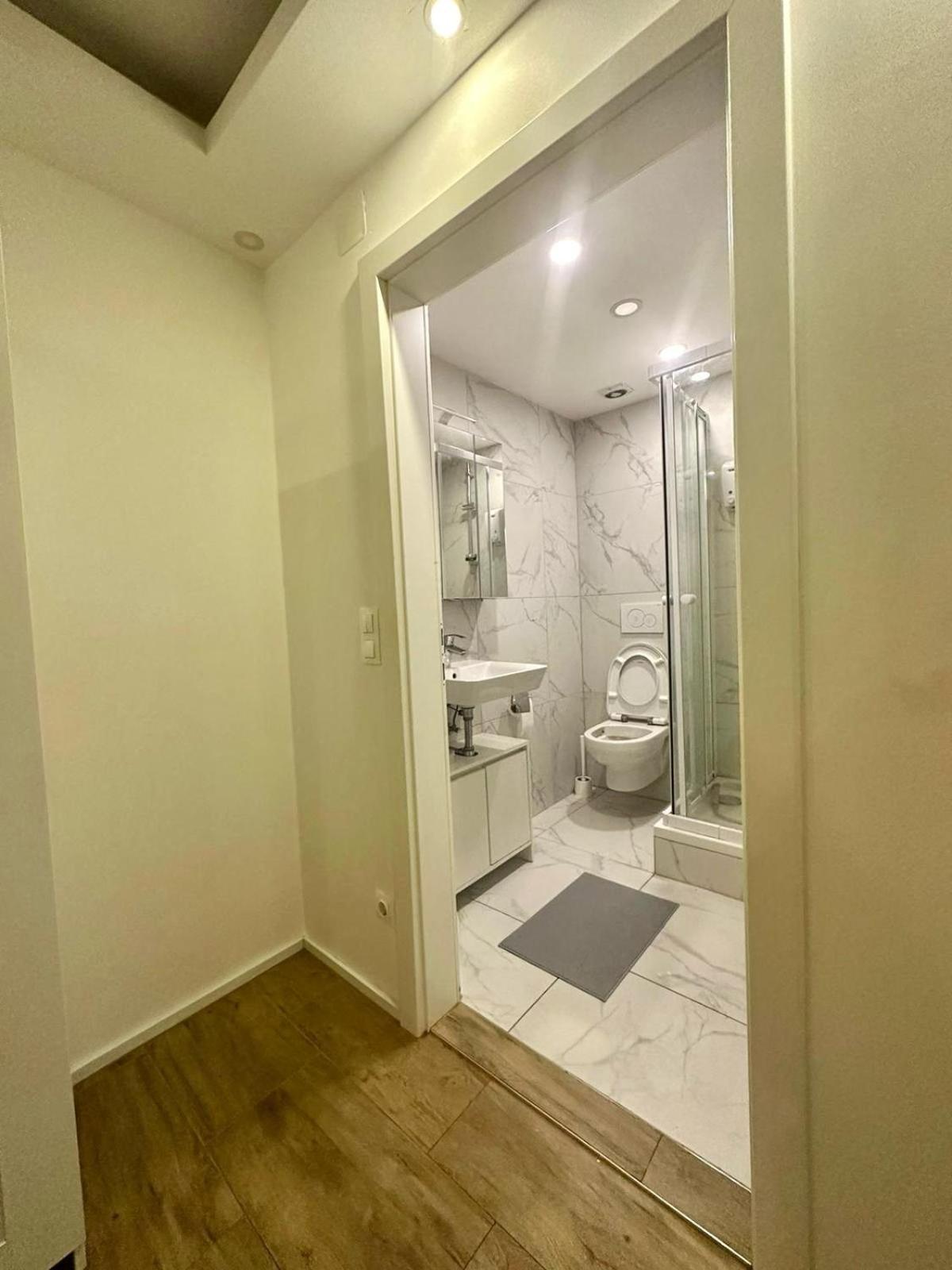 Ar Living Vienna Klosterneuburger Studios ภายนอก รูปภาพ